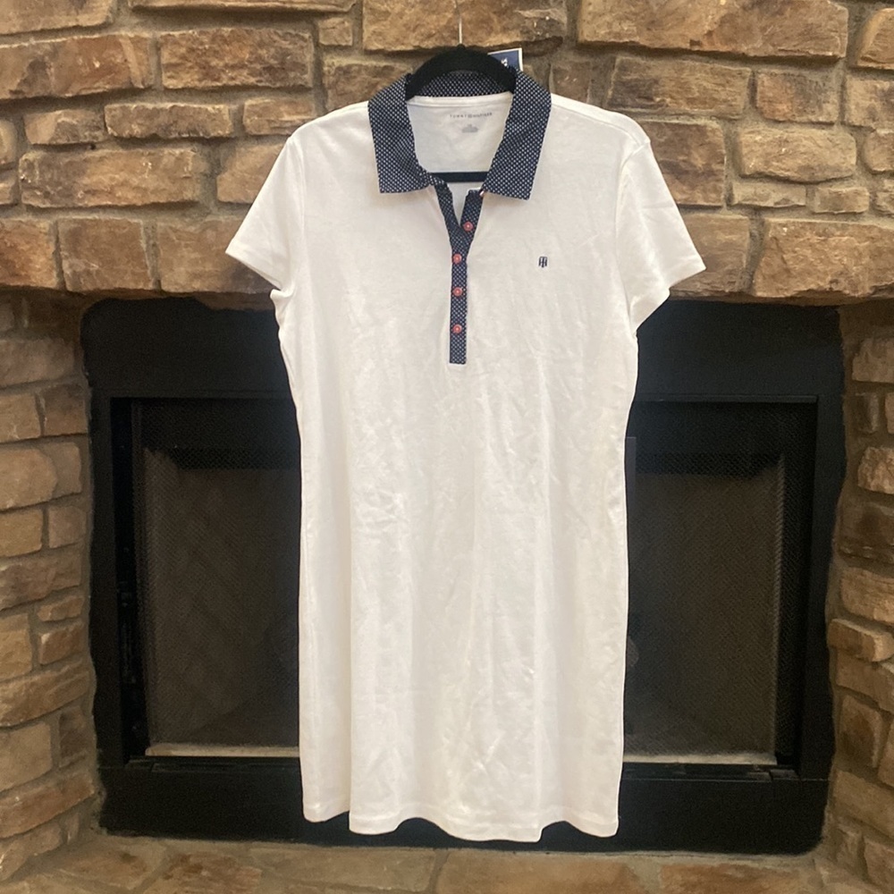 NWT Tommy Hilfiger white and blue polka dot collar, red buttons.  Large